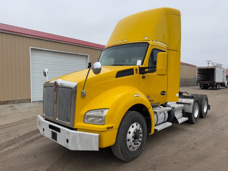 2019-kenworth-t880-image-1