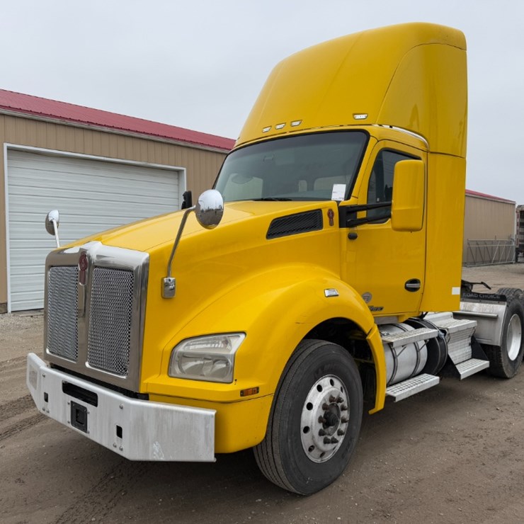 2019 KENWORTH T880