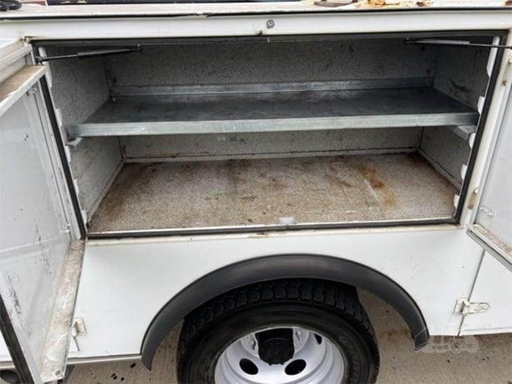 2015-ford-f550-xl-image-9