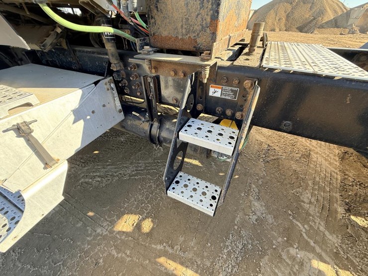 2007-freightliner-columbia-120-image-54