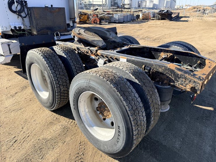 2007-freightliner-columbia-120-image-17