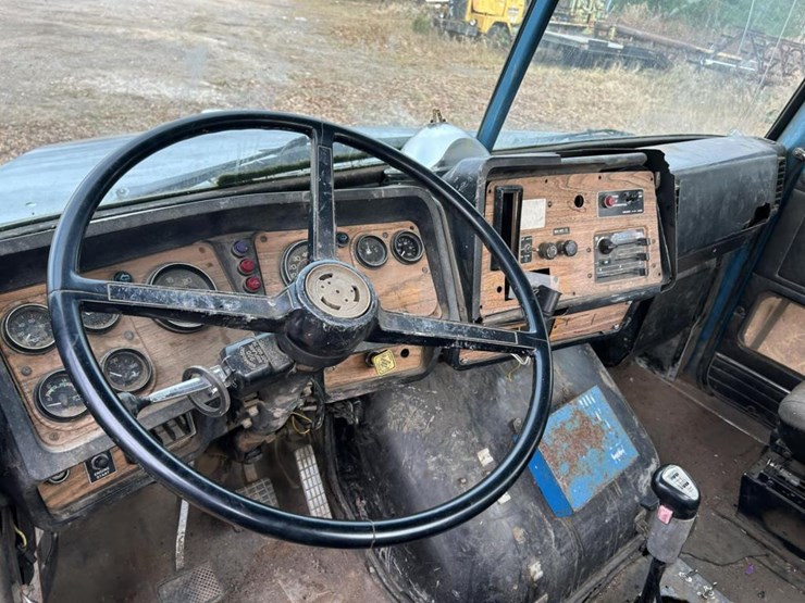 #1427-•-1989-autocar-flatbed-truck-image-45