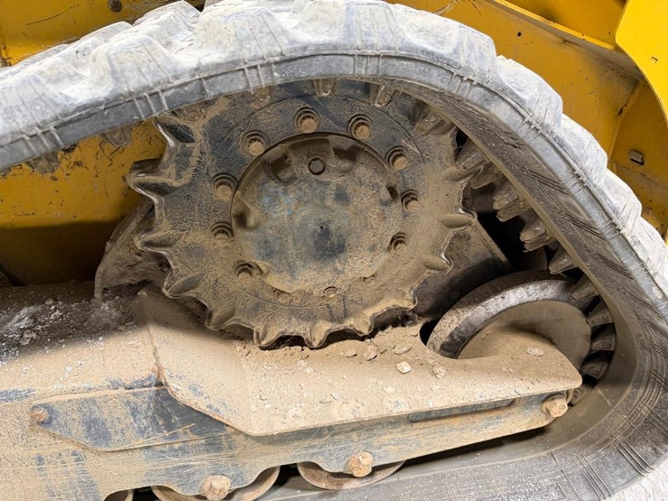 2021-deere-317g-image-14