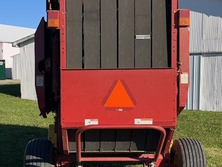 2010-new-holland-br7070-image-6