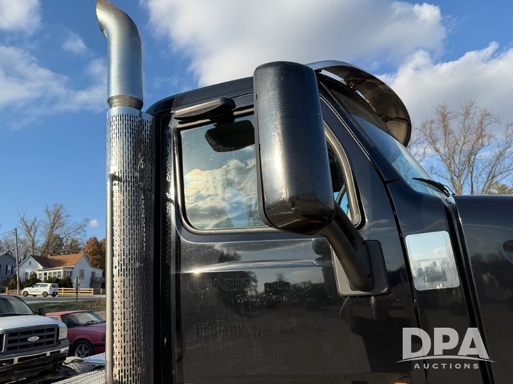 peterbilt-567-image-11