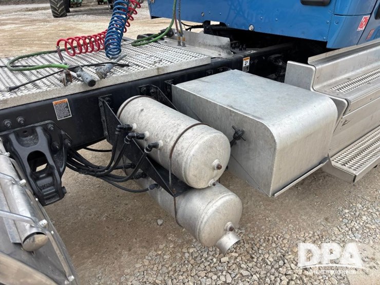 peterbilt-579-image-36