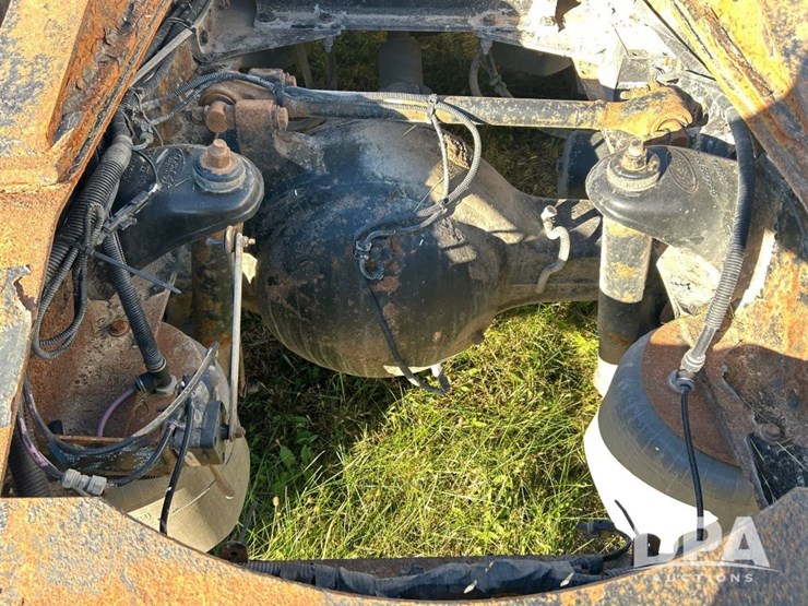 2010-peterbilt-386-image-17