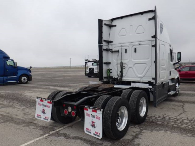 2022-freightliner-cascadia-126-image-12