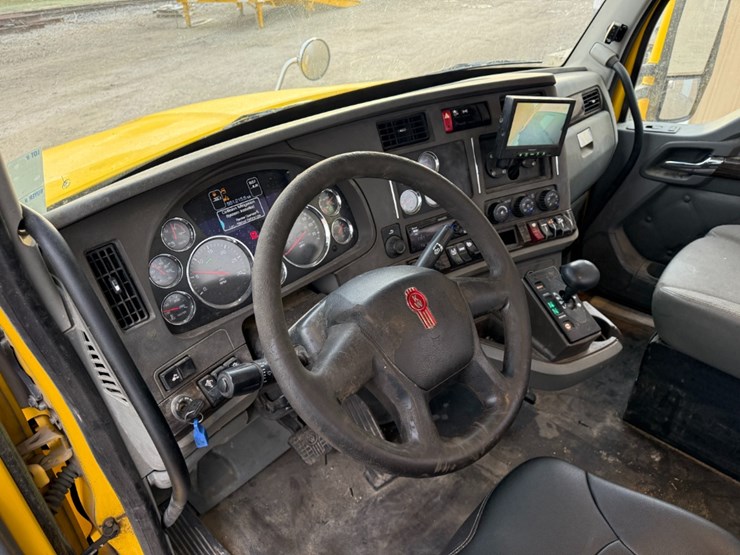 2019-kenworth-t880-image-21