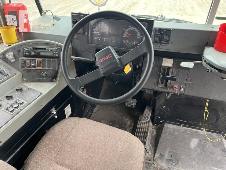 2001-gmc-b7-image-16