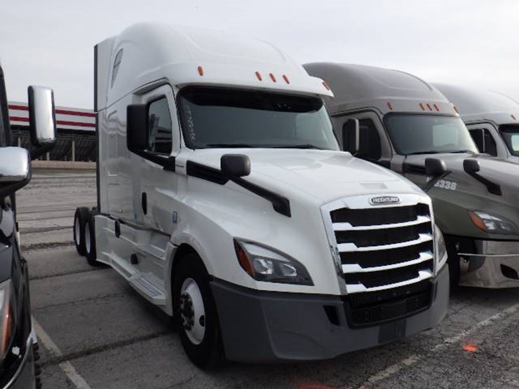 freightliner-cascadia-126-image-3