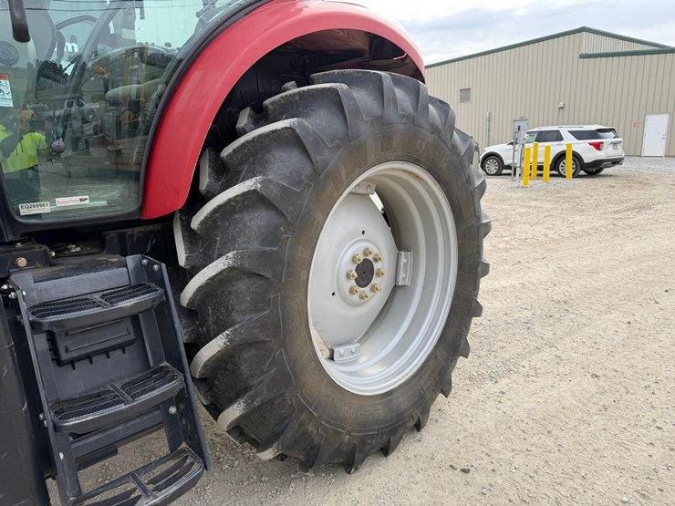 2019-case-ih-farmall-130a-image-10
