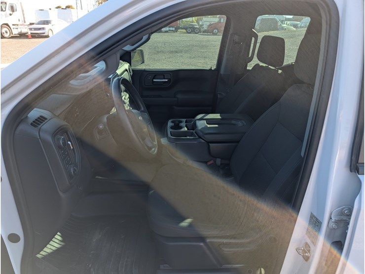 2022-chevrolet-1500-image-18