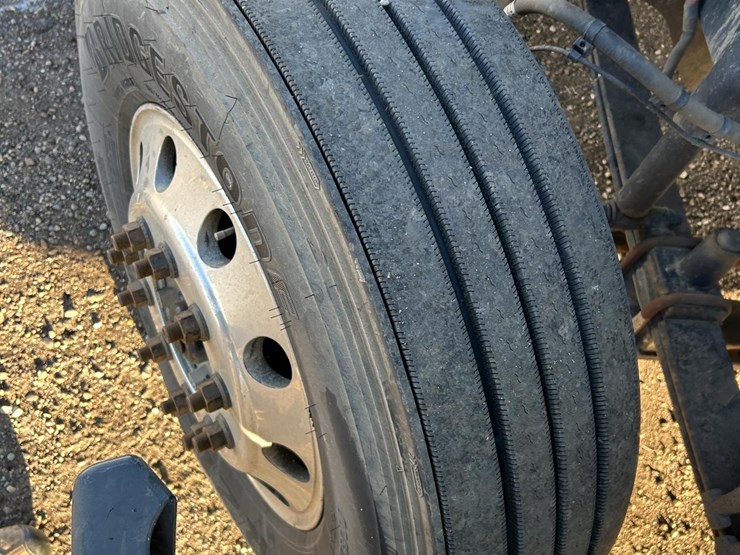 2012-freightliner-cascadia-125-image-61