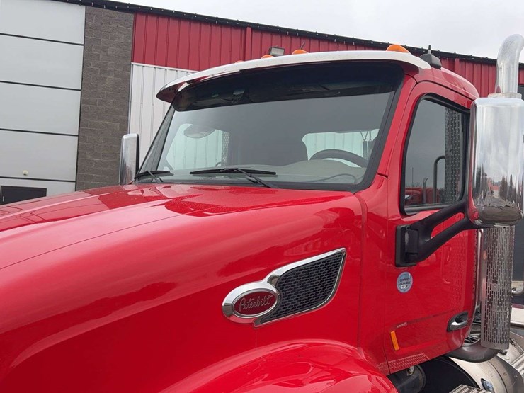 2018-peterbilt-579-image-36