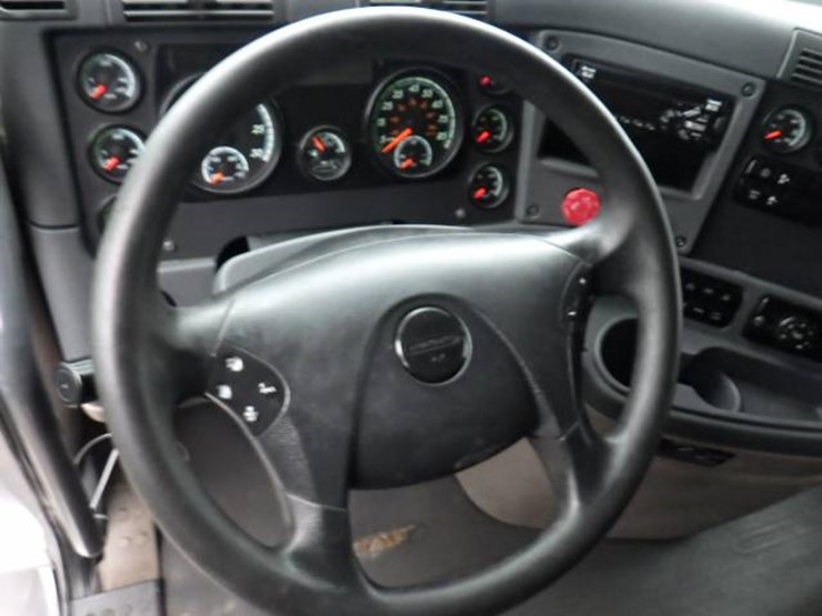 2019-freightliner-cascadia-125-image-25