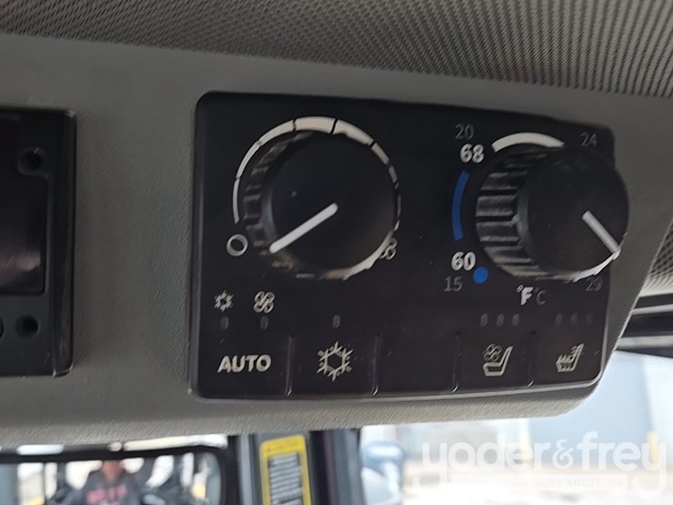 2019-deere-850l-lgp-image-156