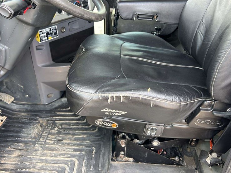 2018-mack-gu-granite-6-axle-dump-truck-image-44