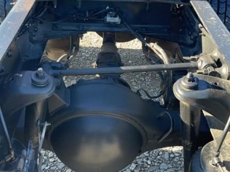 2019-peterbilt-567-image-27