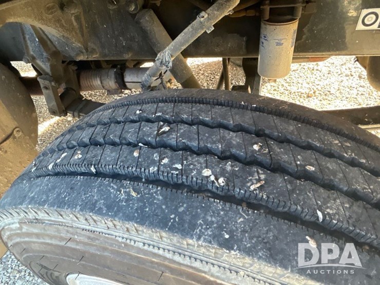 peterbilt-330-image-22