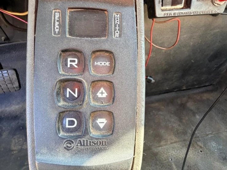 2010-international-7300-image-5