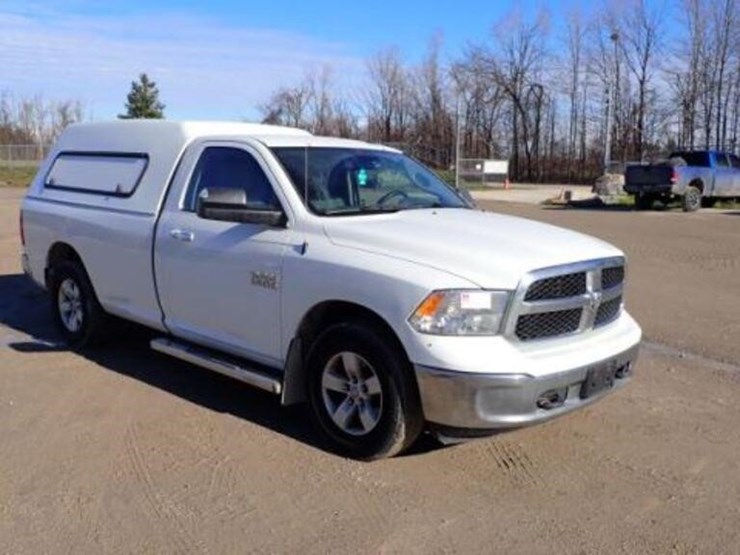 ram-1500-slt-image-3