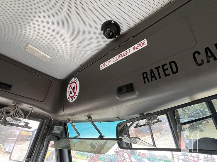 2015-thomas-saf-t-liner-c2-image-16