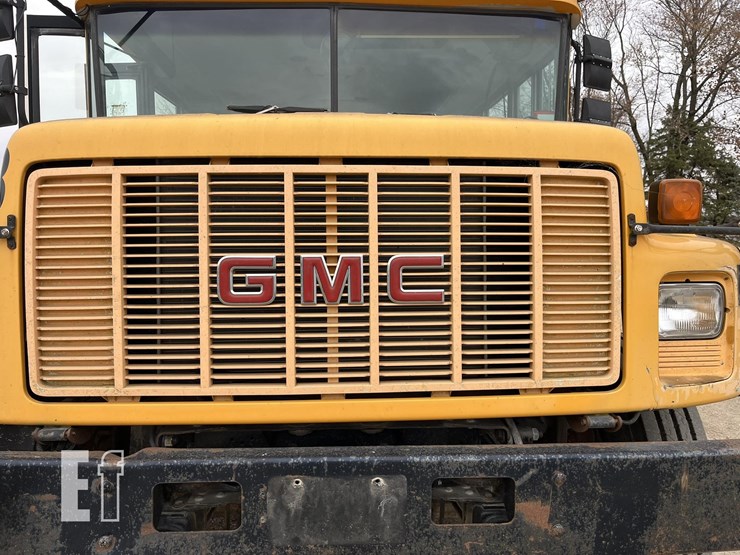 2001-gmc-b7-image-11