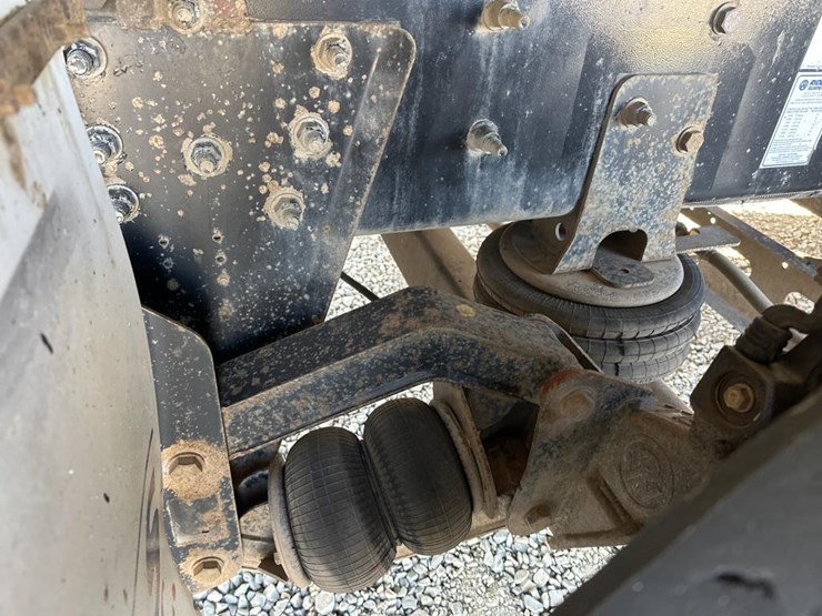 2017-international-hx615-image-27