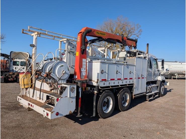 freightliner-108sd-image-11