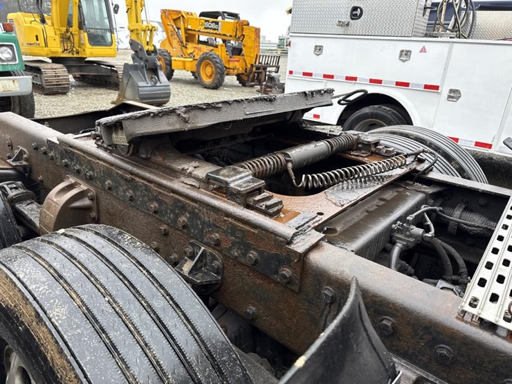 1999-peterbilt-379-image-25