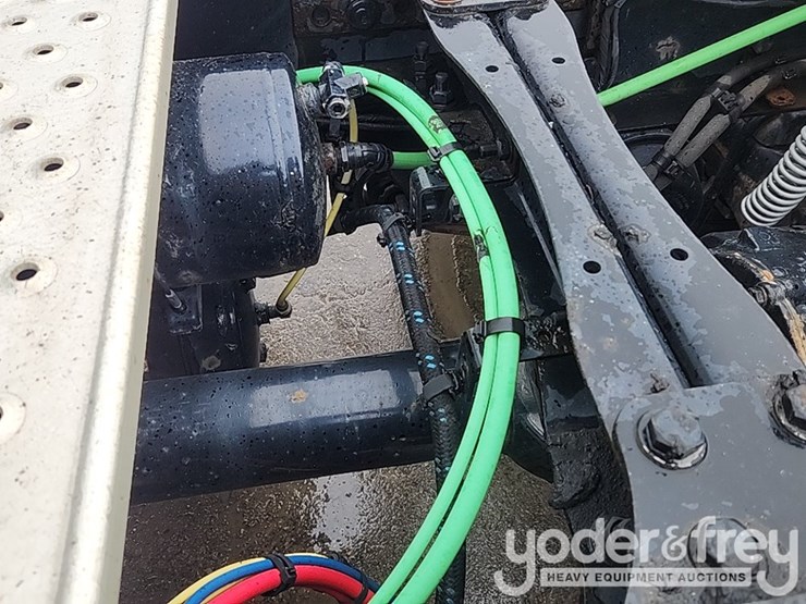 2019-freightliner-cascadia-126-image-29