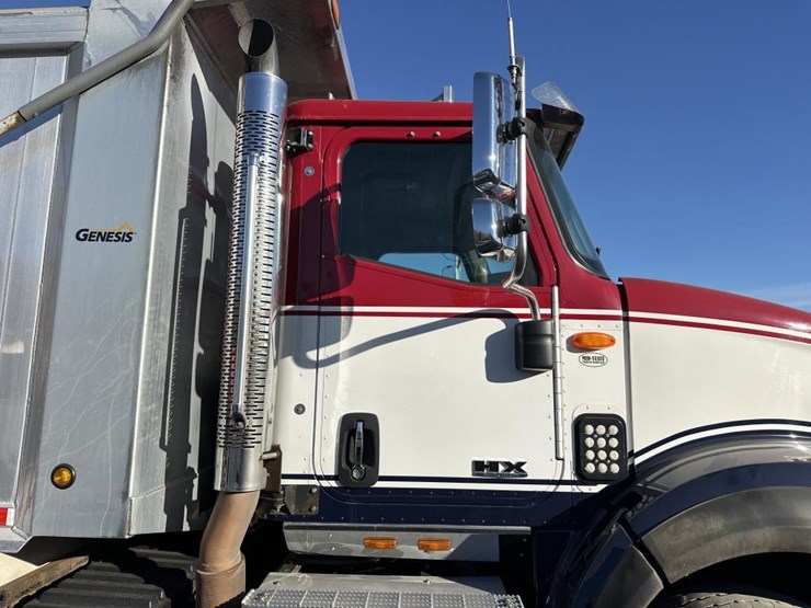 2017-international-hx615-image-16