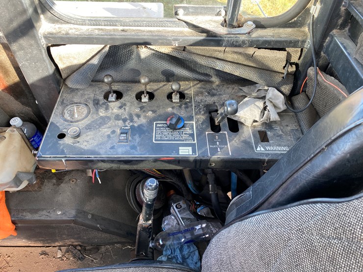 #1300-•-ag-gator-2004-injector-applicator-(colfax,-wi)-image-29