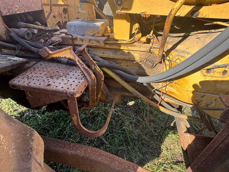 minneapolis-moline-m670-image-10