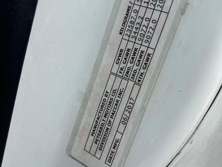 peterbilt-579-image-47