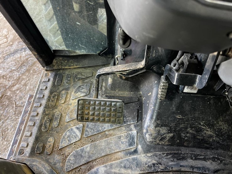 2017-massey-ferguson-1754-image-36