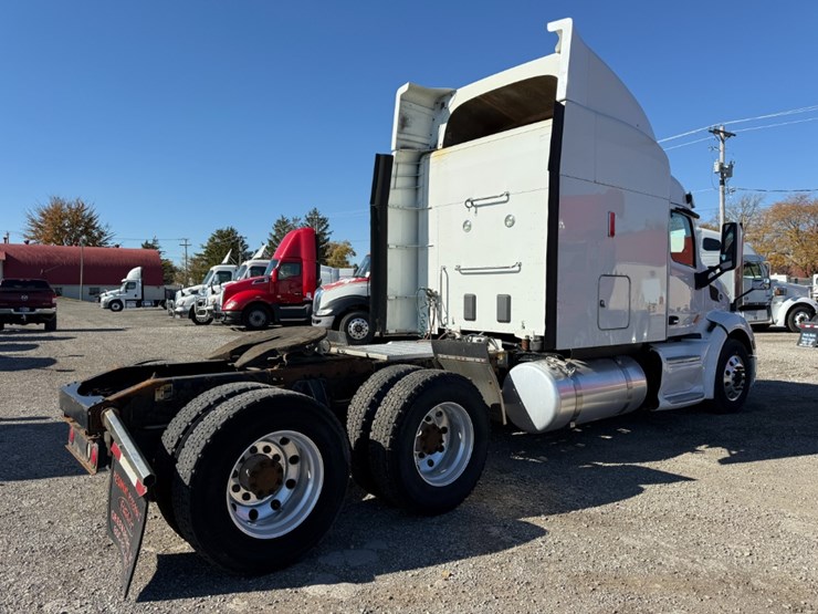 2015-peterbilt-579-image-3