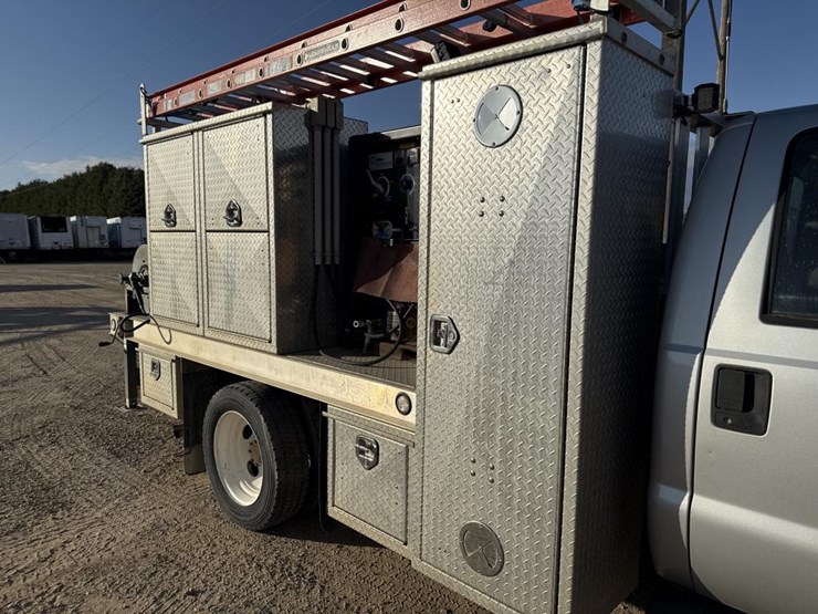 2006-ford-f550-image-45