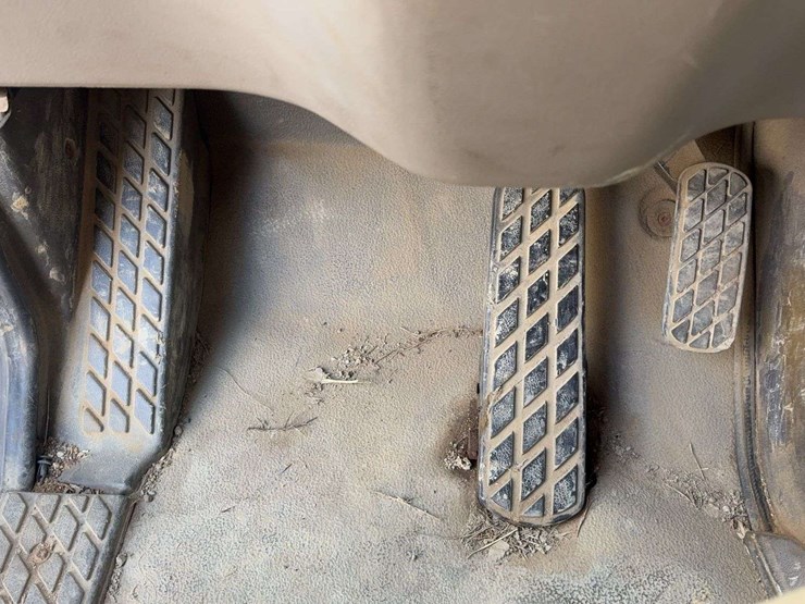 2005-sterling-l8500-image-31