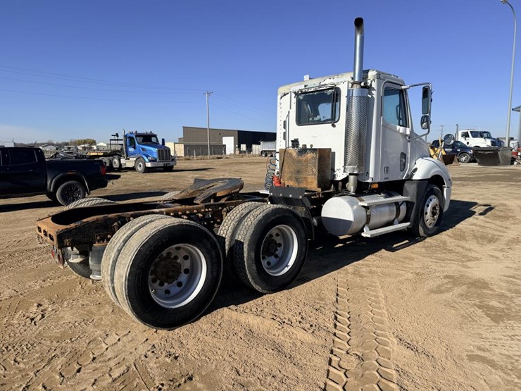 2007-freightliner-columbia-120-image-9