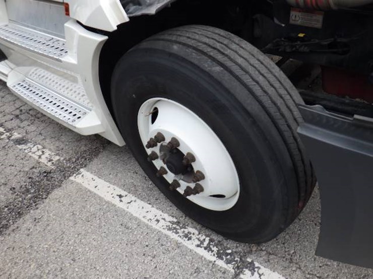 freightliner-cascadia-126-image-28