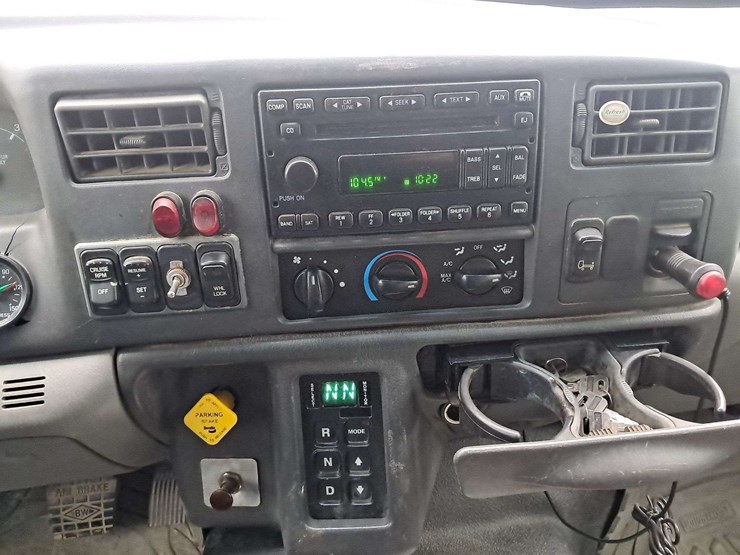 2009-ford-f750-image-25