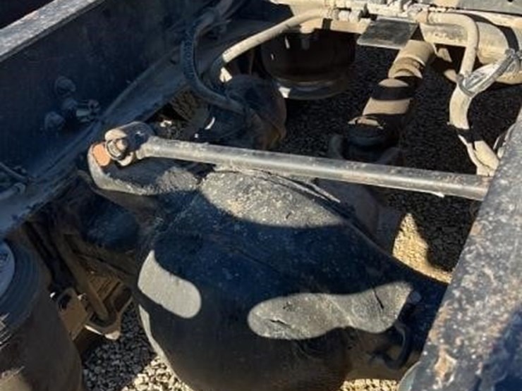 2004-freightliner-columbia-120-image-6