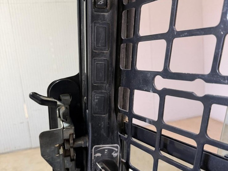 2022-bobcat-t770-image-29