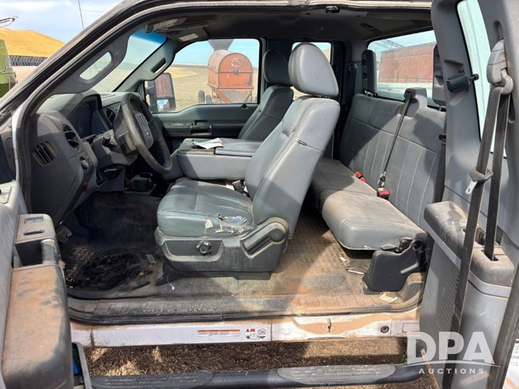 2011-ford-f550-image-56