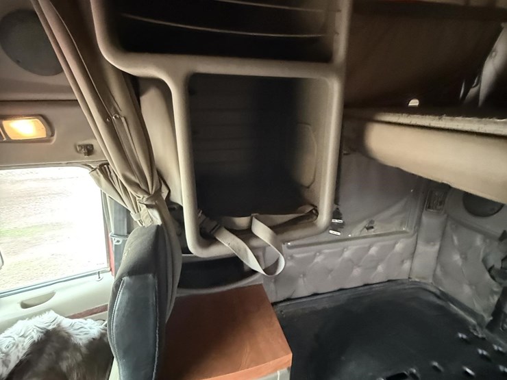 2003-kenworth-t2000-image-41