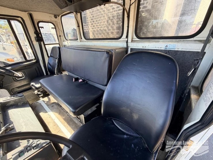 2013-crane-carrier-co.-garbage-truck-image-16