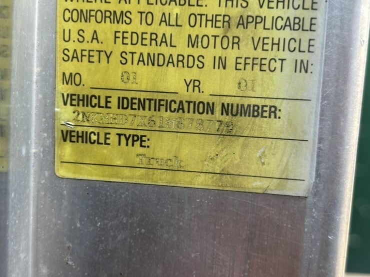 2001-kenworth-t300-image-47