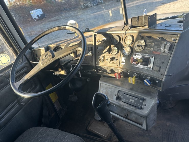 mack-rd688s-image-32